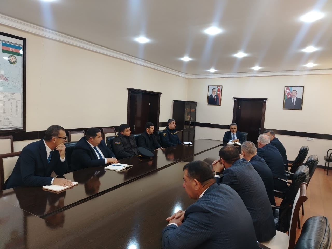 İcra başçısı çökən bina ilə bağlı müşavirə keçirdi - FOTOLAR